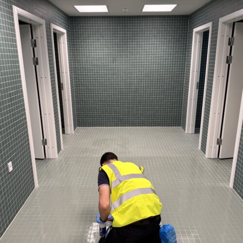 Fjernelse af fugeslør og cementrester i FUJIFILM's nye bygning - Projektet er udført via. JAKON A/S & Vilstrup ApS